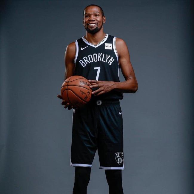 在场上扮演 在场上扮演